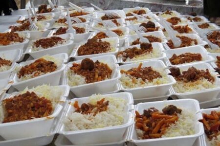 توزیع ۶۰۰۰ پرس غذای گرم در بین نیازمندان شهرستان پارس‌آباد