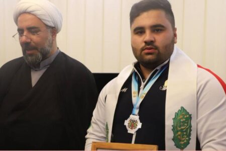 اهدای مدال نائب قهرمان جهان به بارگاه رضوی