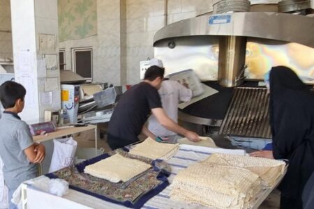 پخت نان بدون تعطیلی در اردبیل ادامه دارد