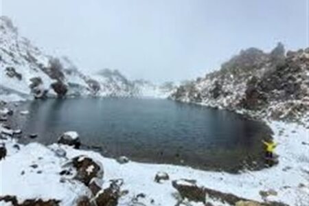 برف پاییزی در راه سبلان؛ اردبیل زیر چتر ابر و باران