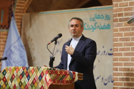 حمایت از هنرمندان صنایع دستی گامی مهم در حفظ تمدن ایران است