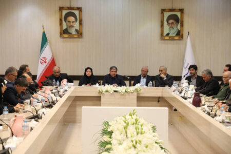 مشارکت نخبگان در حل مشکلات جامعه ضروری است