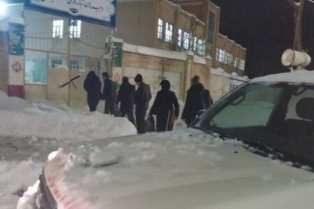هلال‌ احمر نیر ۲۰ مسافر گرفتار در برف را اسکان داد